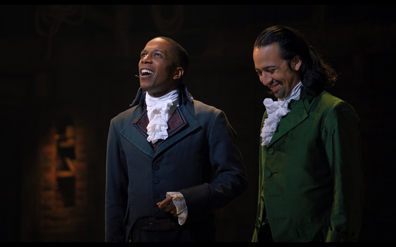 Leslie Odom Jr. e Lin-Manuel Miranda em Hamilton, um dos melhores musicais da história